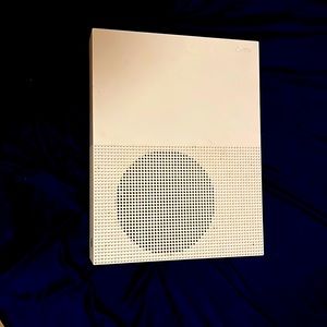 Im selling a xbox 1 s